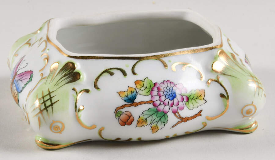 Queen Victoria (Green Border) Trinket Box No Lid by Herend-1