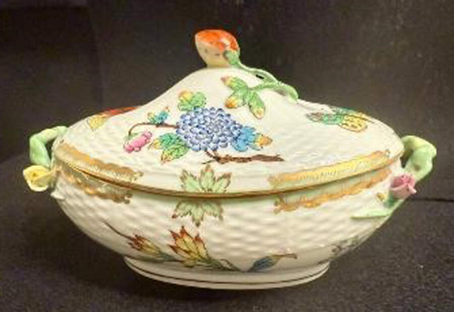 Queen Victoria (Green Border) 5" Candy Box with Lid by Herend-1