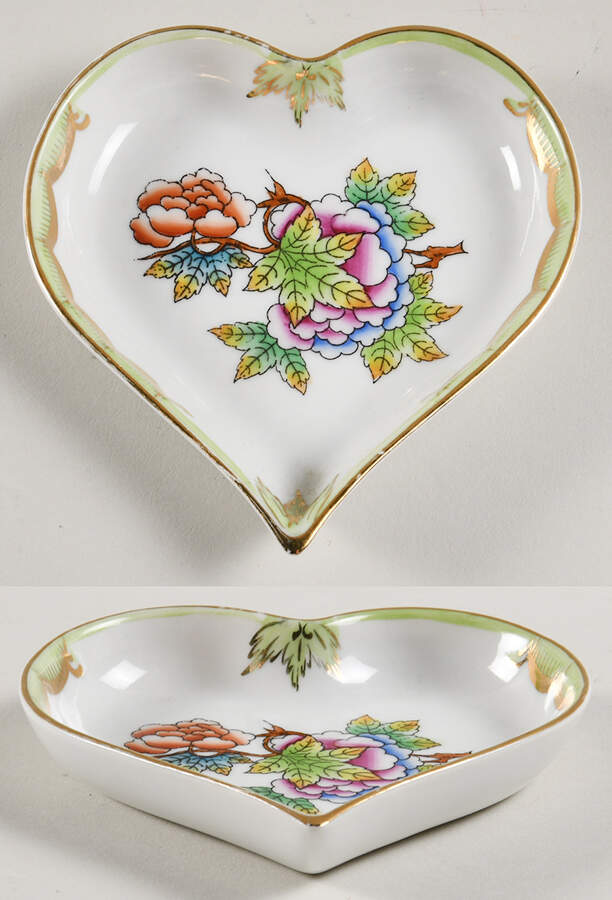Queen Victoria (Green Border) 4" Heart Shaped Tray by Herend-1