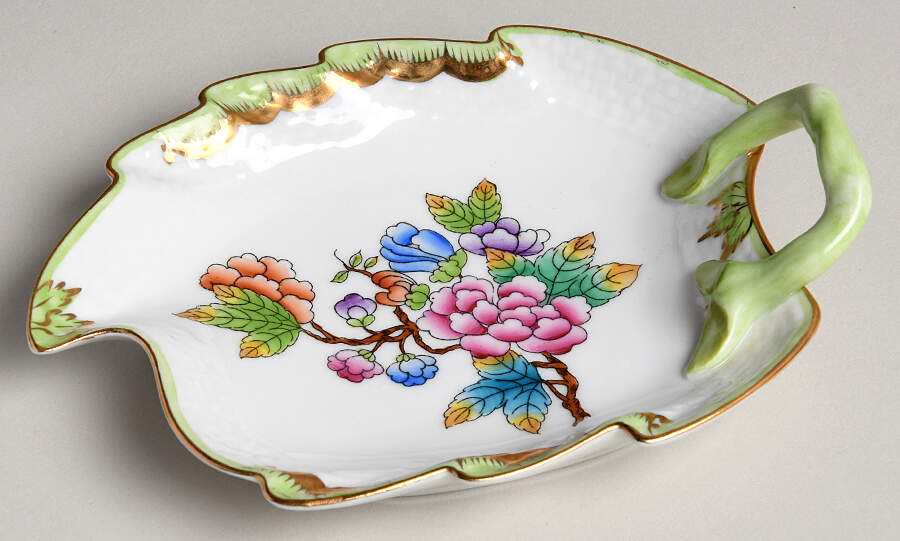 Queen Victoria (Green Border) 5" Leaf Dish by Herend-1