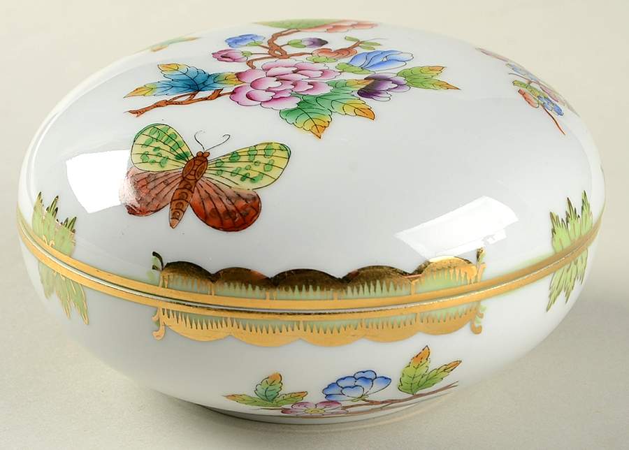 Queen Victoria (Green Border) Bon Bon & Lid by Herend-1