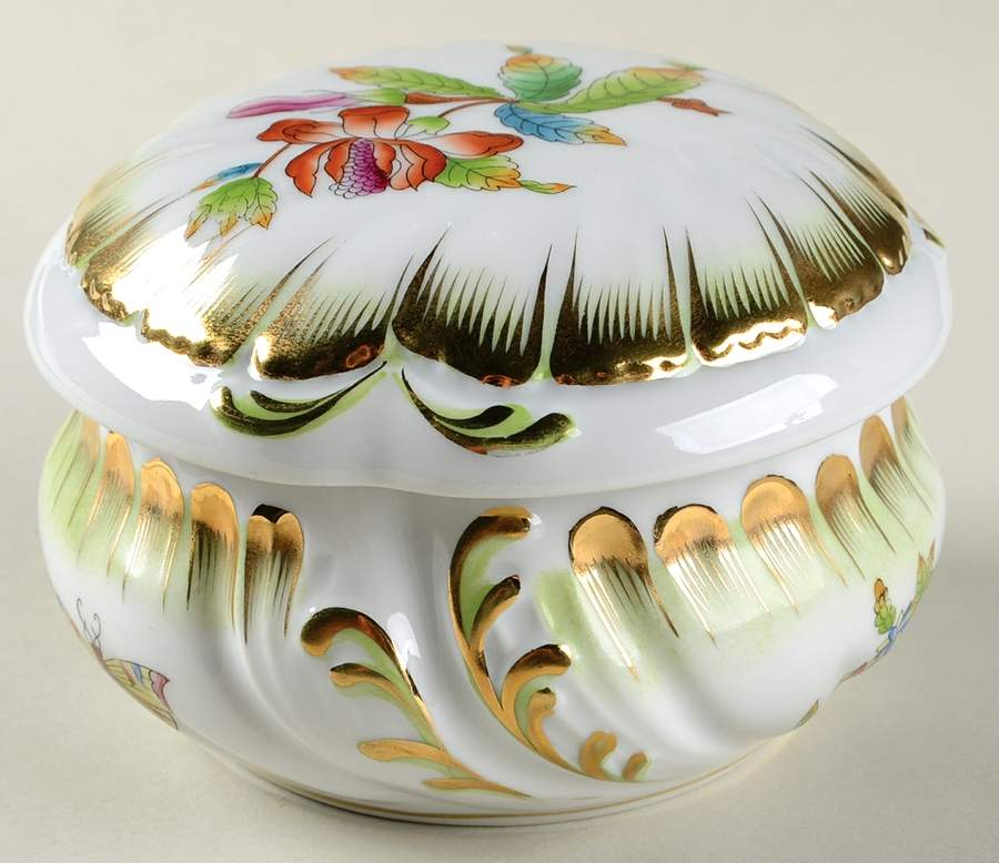 Queen Victoria (Green Border) 5" Embossed Bon Bon & Lid by Herend-1
