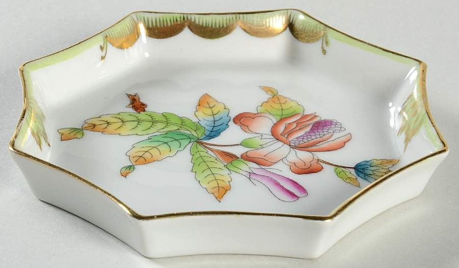 Queen Victoria (Green Border) Octagonal Ashtray by Herend-1