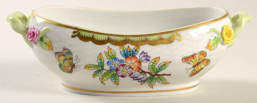 Queen Victoria (Green Border) Medium Candy Box, No Lid by Herend-1