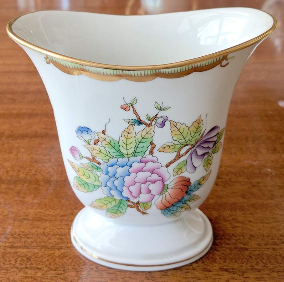 Queen Victoria (Green Border) 5" Oval Vase by Herend-1