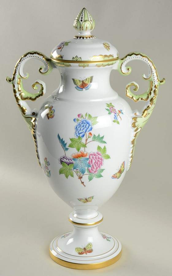 Queen Victoria (Green Border) 19" Urn with Lid by Herend-1
