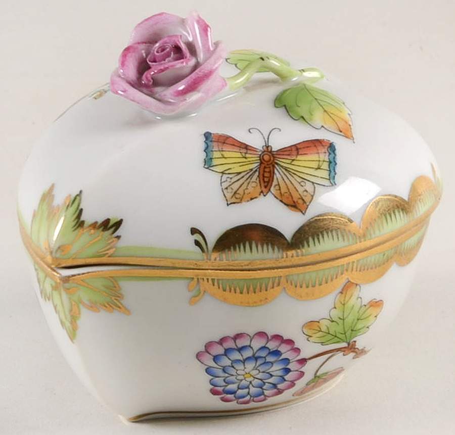 Queen Victoria (Green Border) 3" Heart Shape Bon Bon & Lid by Herend-1