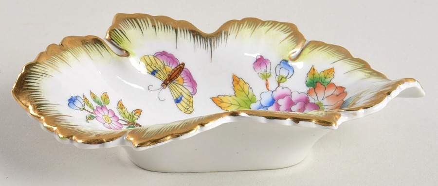 Queen Victoria (Green Border) Small Leaf Dish by Herend-1