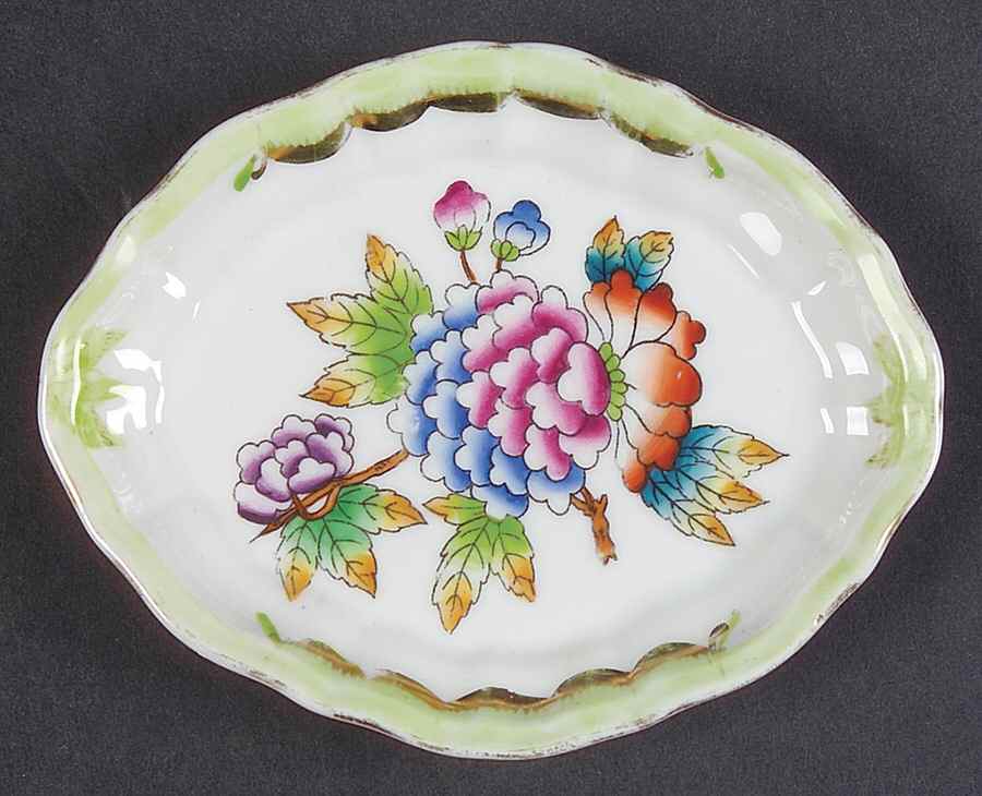 Queen Victoria (Green Border) 4" Oval Tray by Herend-1