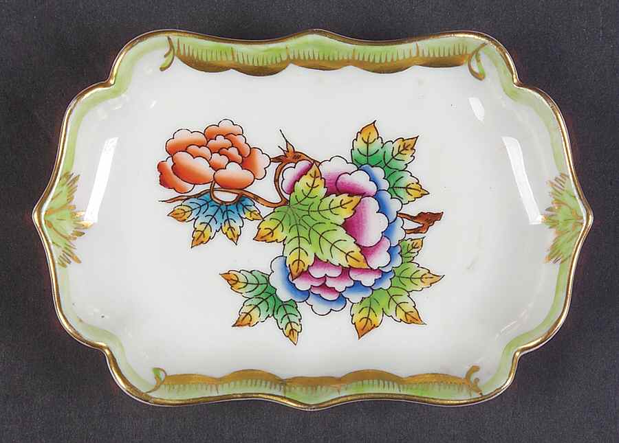Queen Victoria (Green Border) 4" Ashtray by Herend-1