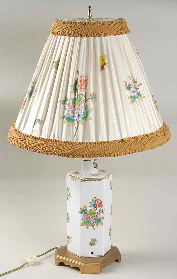 Queen Victoria (Green Border) 25" Electric Lamp & Shade by Herend-1