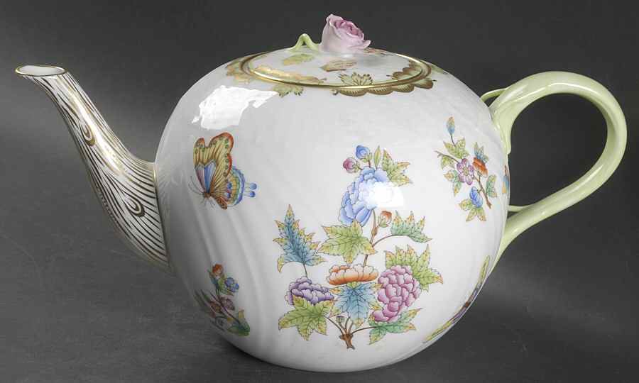 Queen Victoria (Green Border) Teapot & Lid by Herend-1