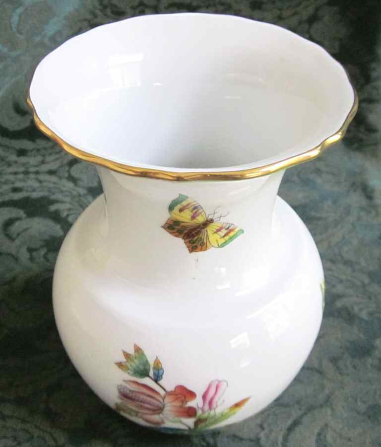 Queen Victoria (Green Border) 5" Vase by Herend-1