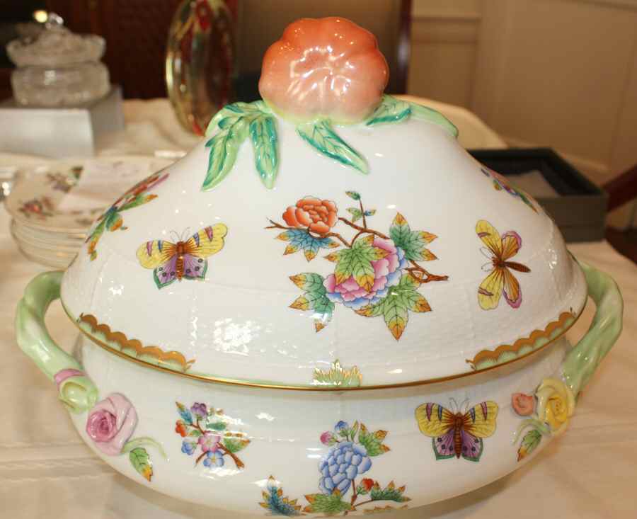 Queen Victoria (Green Border) Oval Tureen & Lid by Herend-1