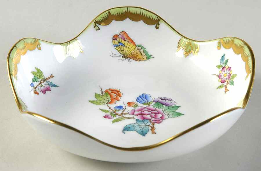 Queen Victoria (Green Border) 5" Round Scalloped Dish by Herend-1