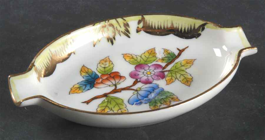 Queen Victoria (Green Border) 3" Oval Ashtray by Herend-1