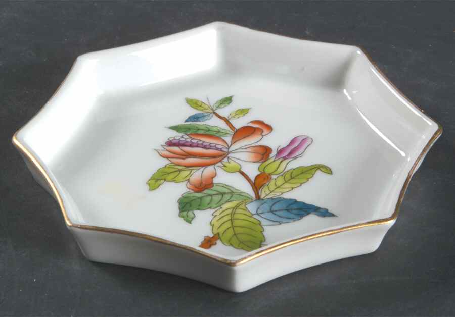 Queen Victoria (Green Border) Octagonal Ashtray by Herend-1