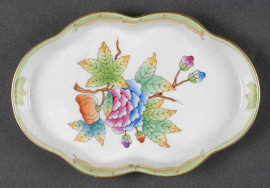 Queen Victoria (Green Border) Tray by Herend-1