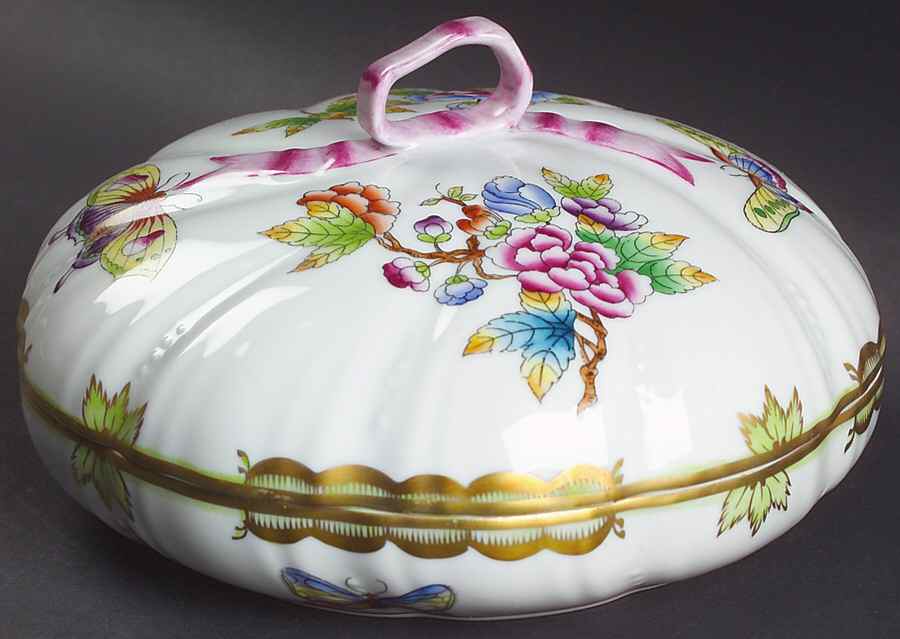 Queen Victoria (Green Border) 6" Candy Box with Lid by Herend-1