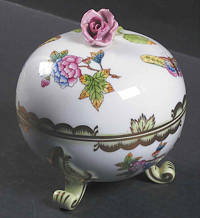 Queen Victoria (Green Border) Round Bon Bon & Lid by Herend-1