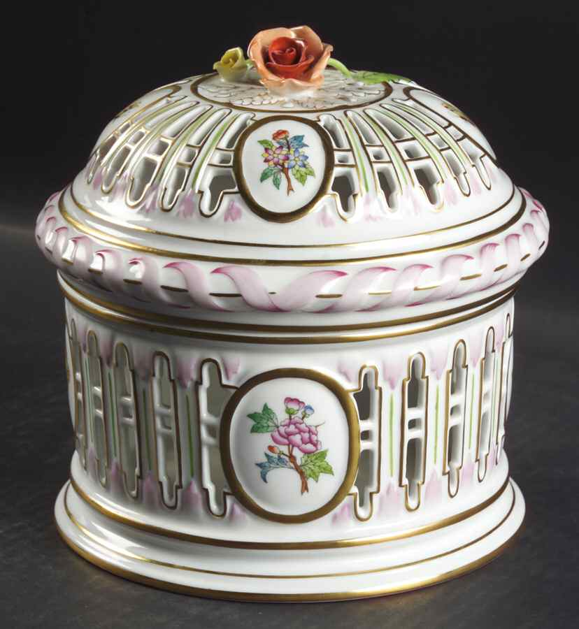 Queen Victoria (Green Border) Biscuit Barrel & Lid by Herend-1