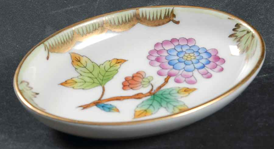 Queen Victoria (Green Border) 3" Oval Ashtray by Herend-1