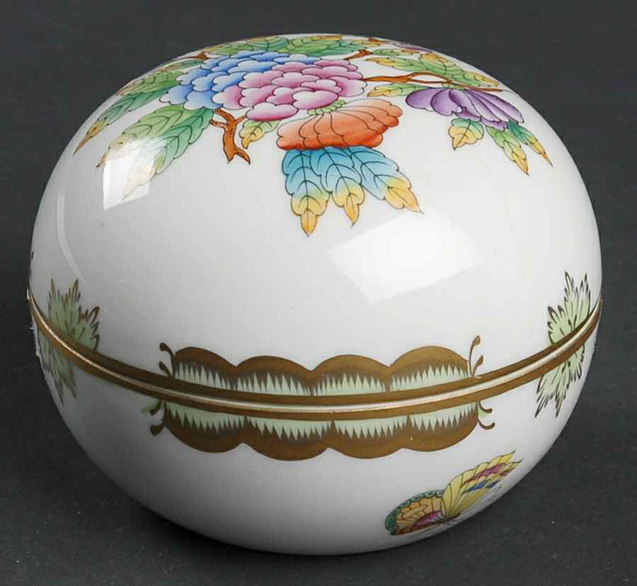 Queen Victoria (Green Border) 3" Round Box & Lid by Herend-1