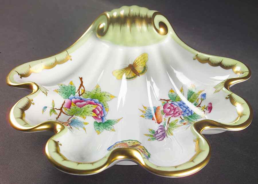 Queen Victoria (Green Border) 9" Shell Shaped Dish by Herend-1