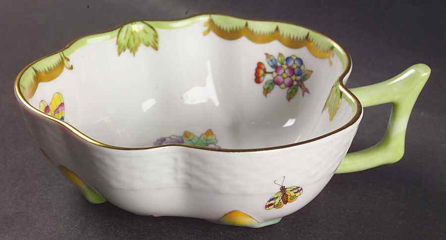 Queen Victoria (Green Border) Medium Leaf Dish by Herend-1