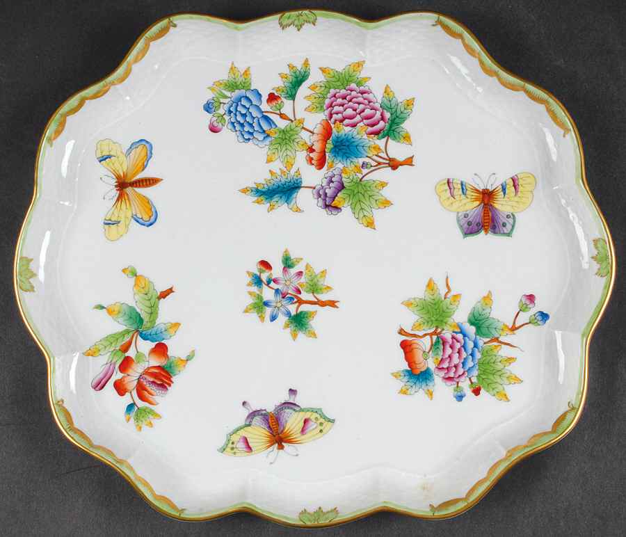 Queen Victoria (Green Border) Large Scalloped Tray by Herend-1