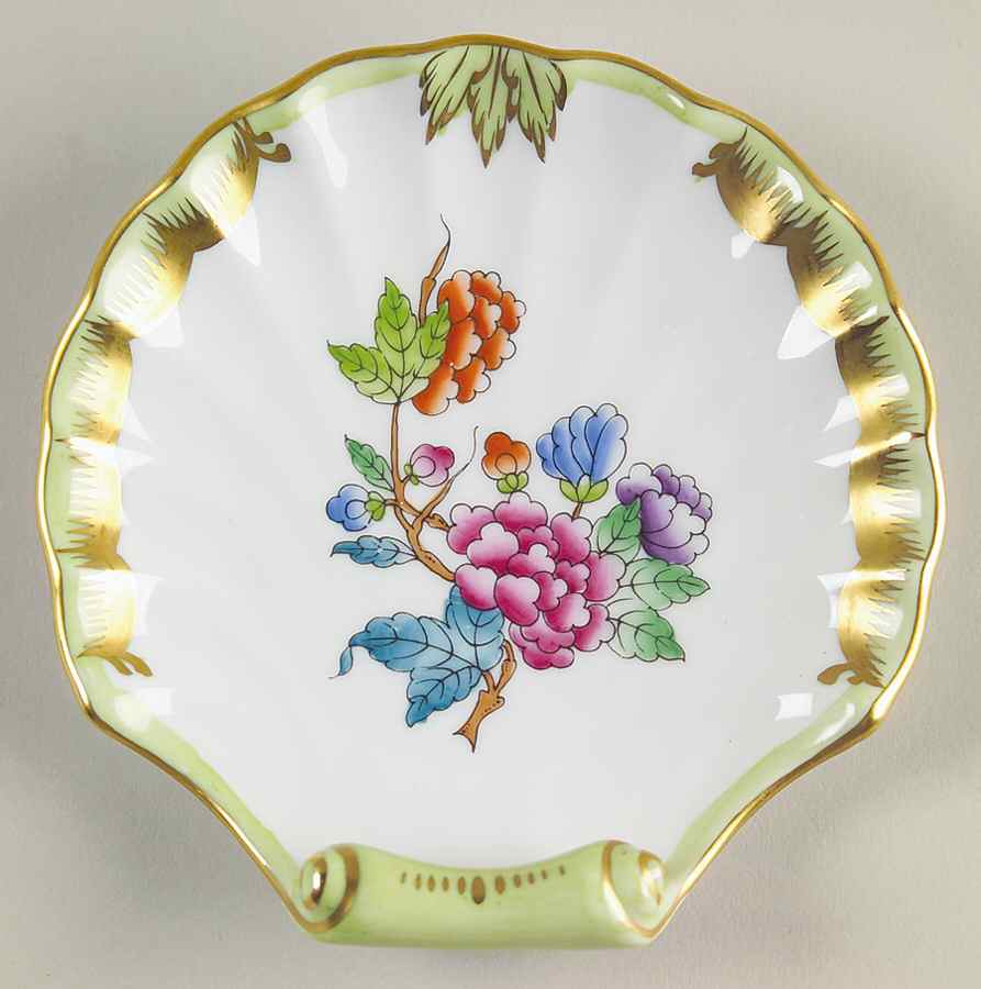 Queen Victoria (Green Border) 4" Shell Shaped Dish by Herend-1