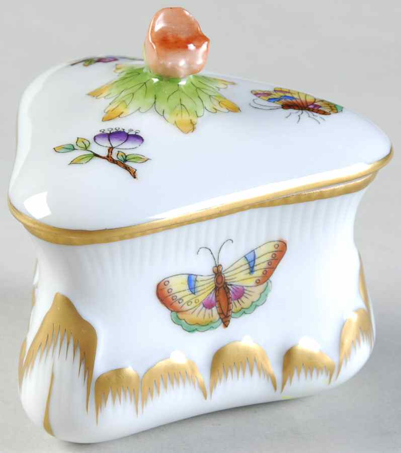 Queen Victoria (Green Border) 3" Strawberry Bon Bon & Lid by Herend-1