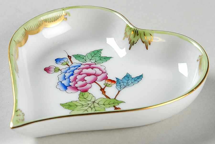 Queen Victoria (Green Border) 4" Heart Shaped Tray by Herend-1
