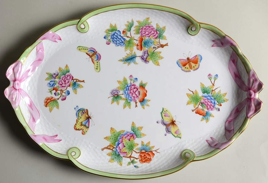 Queen Victoria (Green Border) 15" Oval Tray by Herend-1