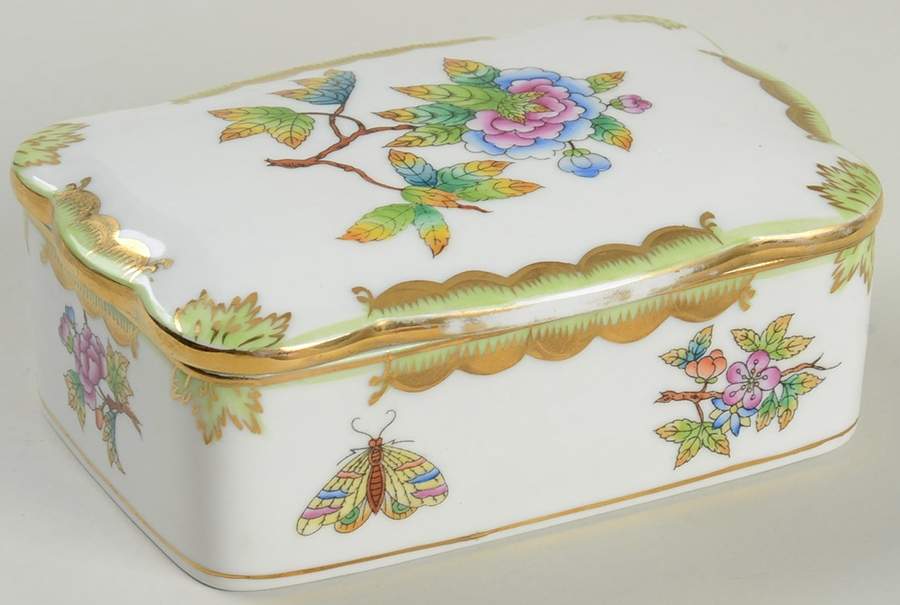 Queen Victoria (Green Border) Cigarette Box & Lid by Herend-1