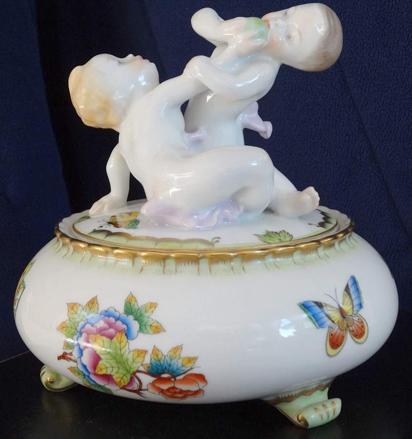 Queen Victoria (Green Border) Cherub Box & Lid by Herend-1