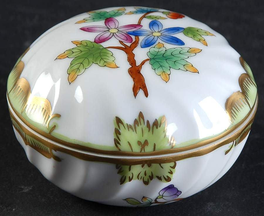 Queen Victoria (Green Border) Ring Box & Lid by Herend-1