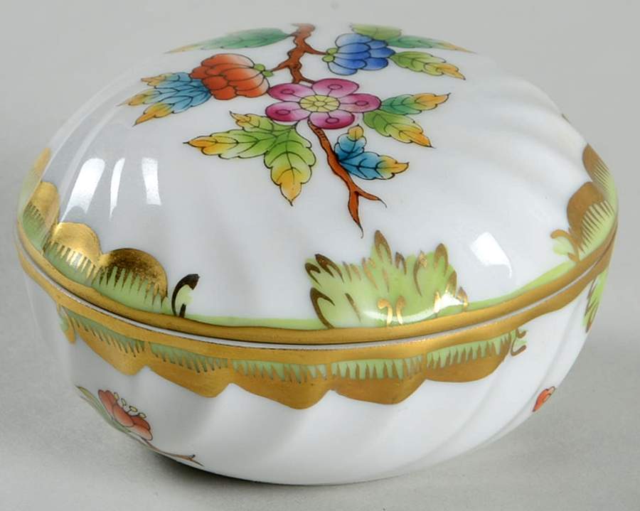 Queen Victoria (Green Border) Ring Box & Lid by Herend-1