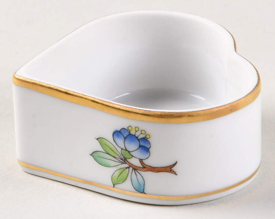 Queen Victoria Older (VA) Heart Shape Box No Lid by Herend-1