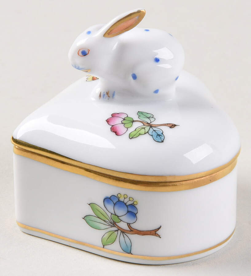 Queen Victoria Older (VA) Heart Shape Box & Lid by Herend-1