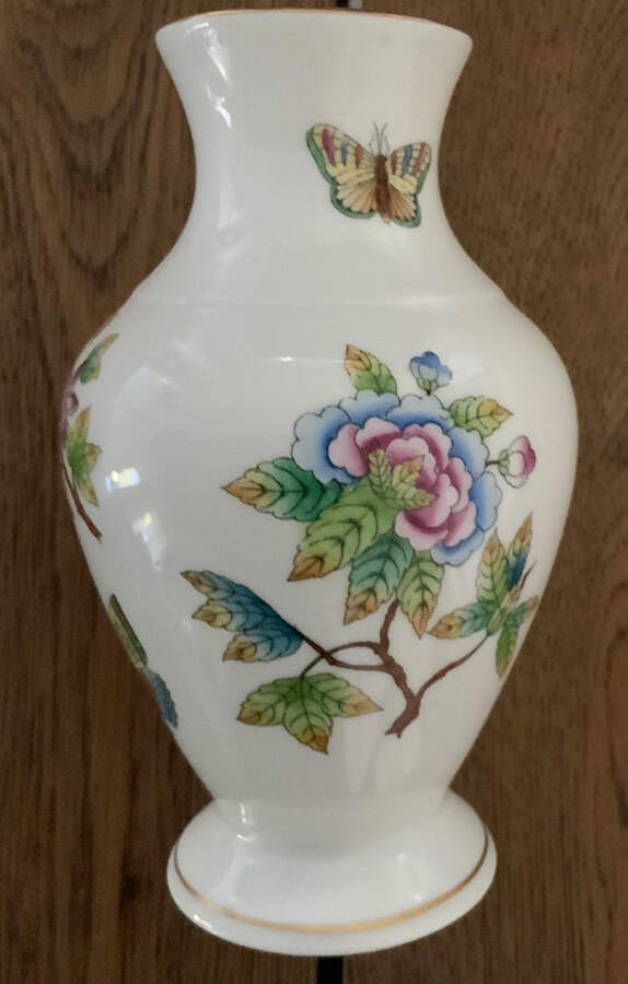 Queen Victoria Older (VA) 6" Vase by Herend-1