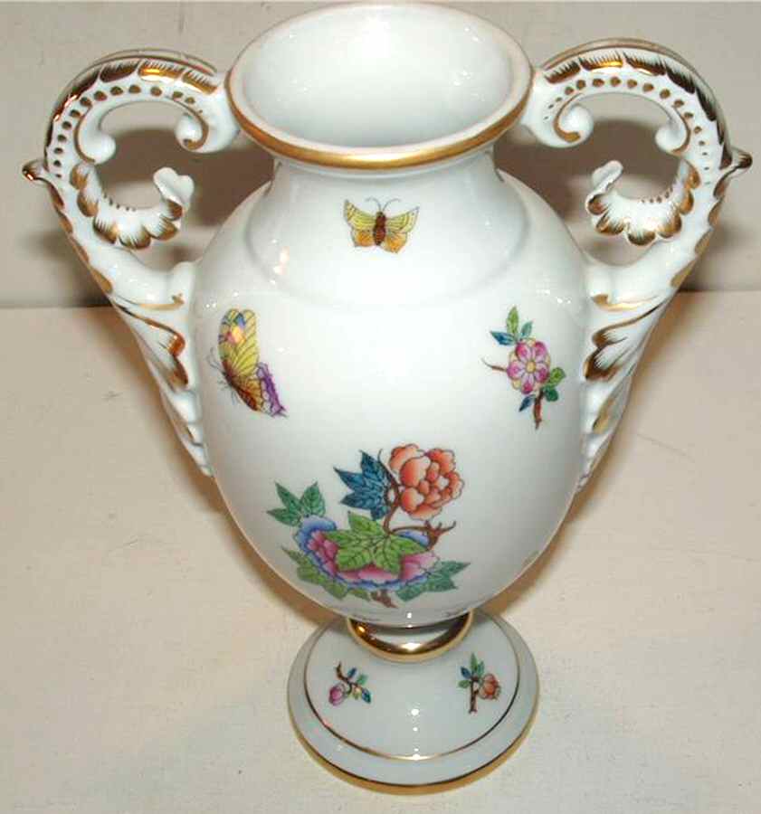 Queen Victoria Older (VA) 8" Urn No Lid by Herend-1