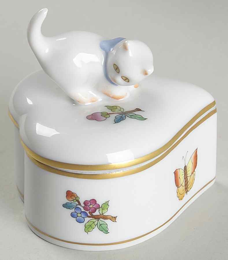 Queen Victoria Older (VA) Heart Shape Box & Lid by Herend-1