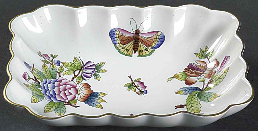 Queen Victoria Older (VA) Oblong Nut Dish by Herend-1
