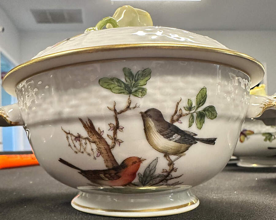 Rothschild Bird (RO) Cream Soup Bowl & Lid Set by Herend-1