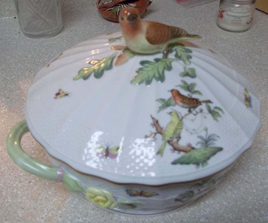 Rothschild Bird (RO) Small Round Covered Vegetable by Herend-1