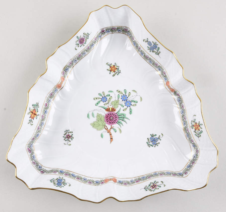 Windsor Garden (Fdm) 10" Triangular Vegetable Bowl by Herend-1