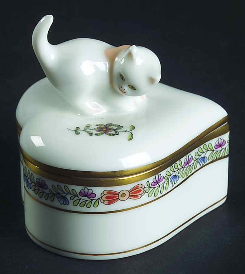 Windsor Garden (Fdm) Heart Shape Box & Lid by Herend-1