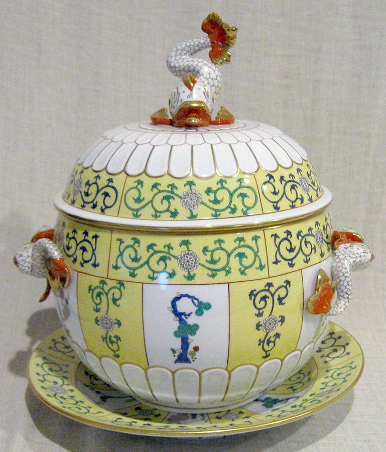 Yellow Dynasty (SJ) Dolphin Tureen & Lid w/Underplate by Herend-1