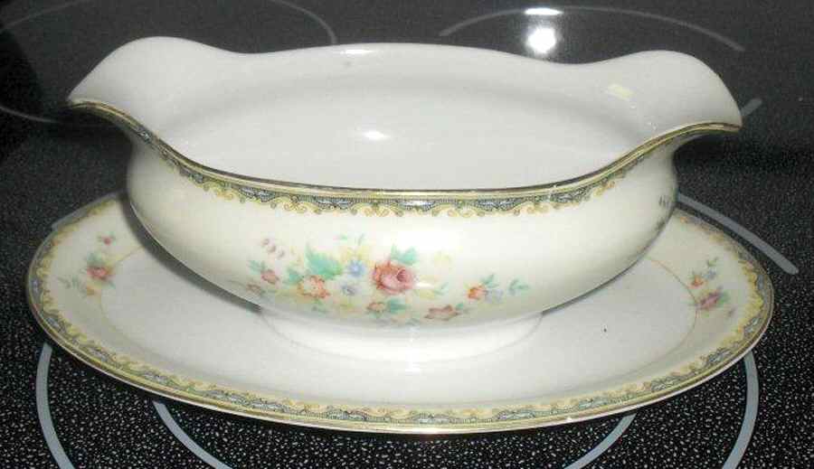 HIN1 Gravy Boat with Attached Underplate by The Hinode-1
